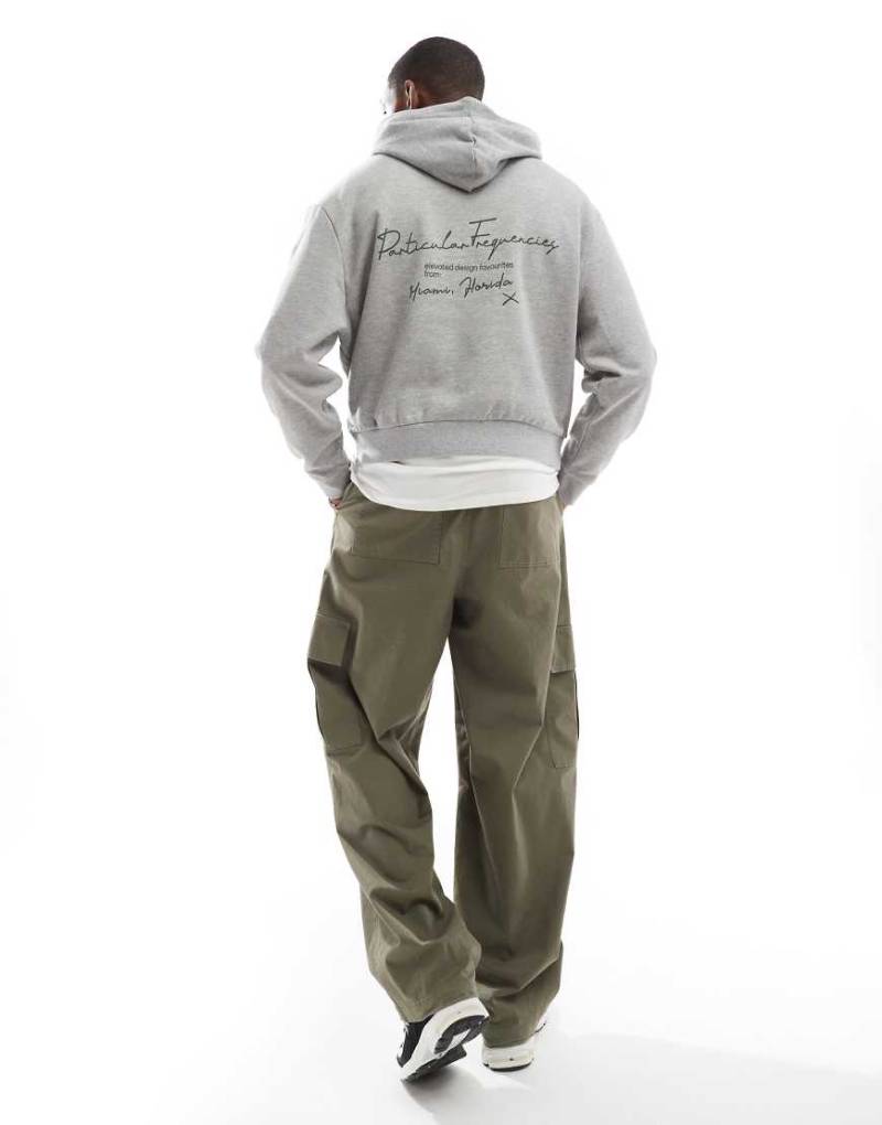 ASOS DESIGN - Kastiger Oversize-Kapuzenpullover in grau meliert mit Print von ASOS DESIGN