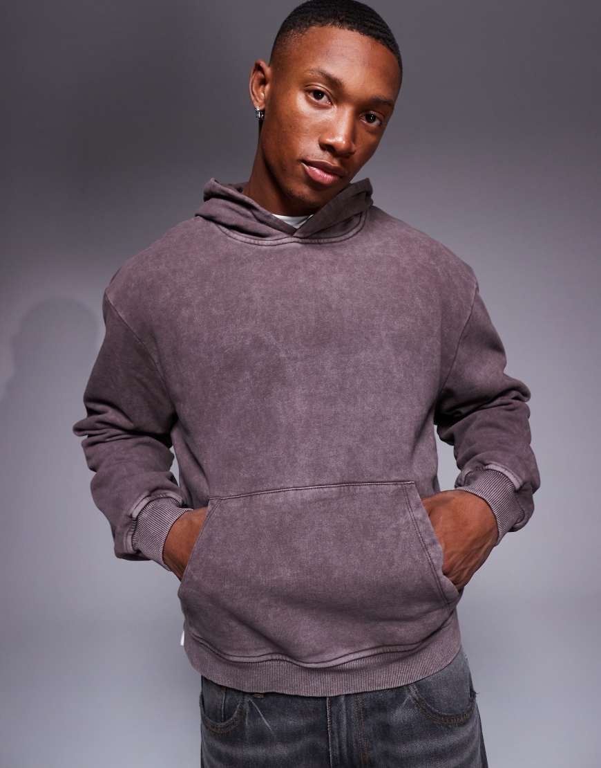 ASOS DESIGN - Kastiger Oversize-Kapuzenpullover in verwaschenem Burgunderrot-Braun ASOS DESIGN - Kastiger Oversize-Kapuzenpullover in verwaschenem Burgunderrot-Braun von ASOS DESIGN