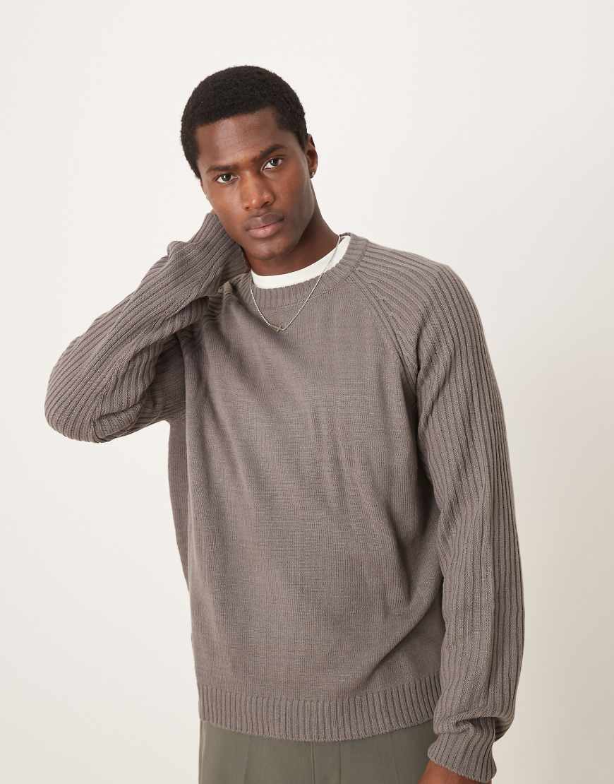 ASOS DESIGN - Kastiger Oversize-Pullover in grau meliert mit Rundhalsausschnitt und gerippten Ärmeln ASOS DESIGN - Kastiger Oversize-Pullover in grau meliert mit Rundhalsausschnitt und gerippten Ärmeln von ASOS DESIGN