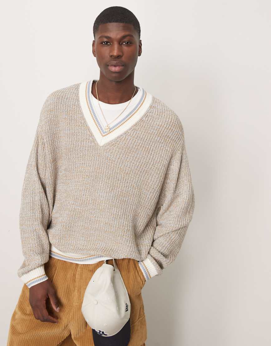 ASOS DESIGN - Kastiger Oversize-Strickpullover in Steinbeige mit V-Ausschnitt und Zierstreifen-Neutral von ASOS DESIGN