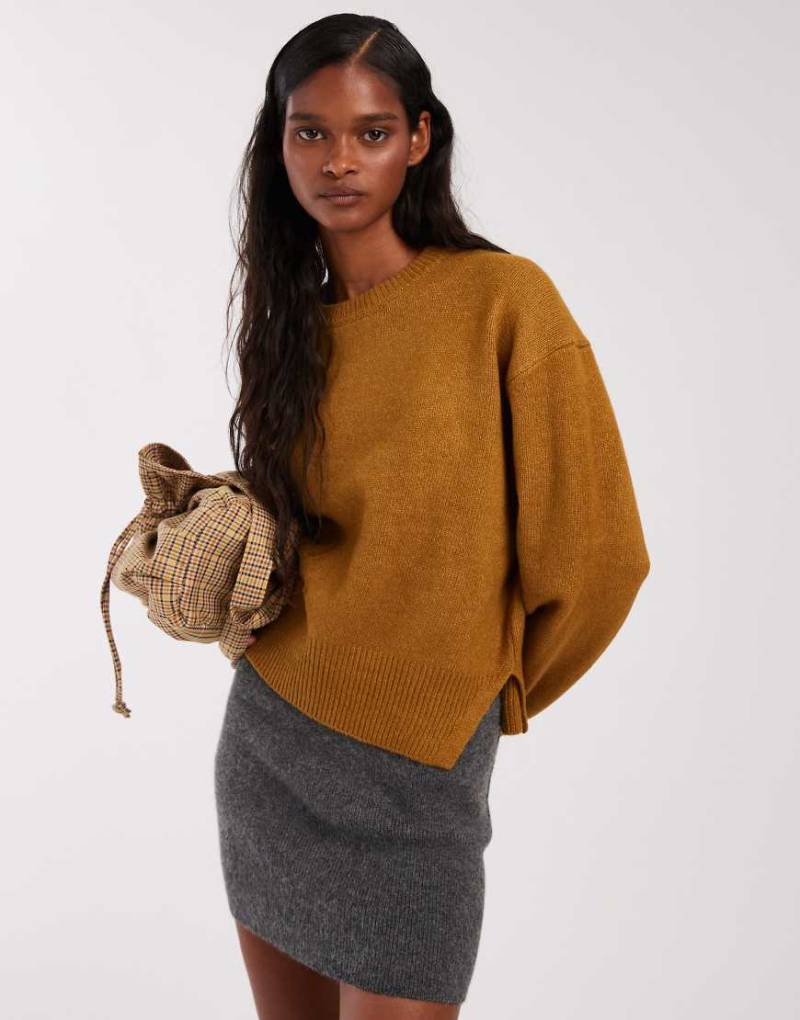 ASOS DESIGN - Kastiger Pullover in Braun mit Rundhalsausschnitt und Seitenschlitz-Brown von ASOS DESIGN