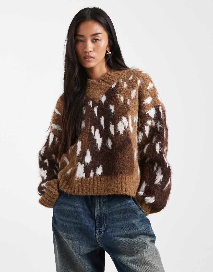 ASOS DESIGN - Kastiger Pullover in Braun mit hohem V-Ausschnitt und Bambimuster-Brown von ASOS DESIGN
