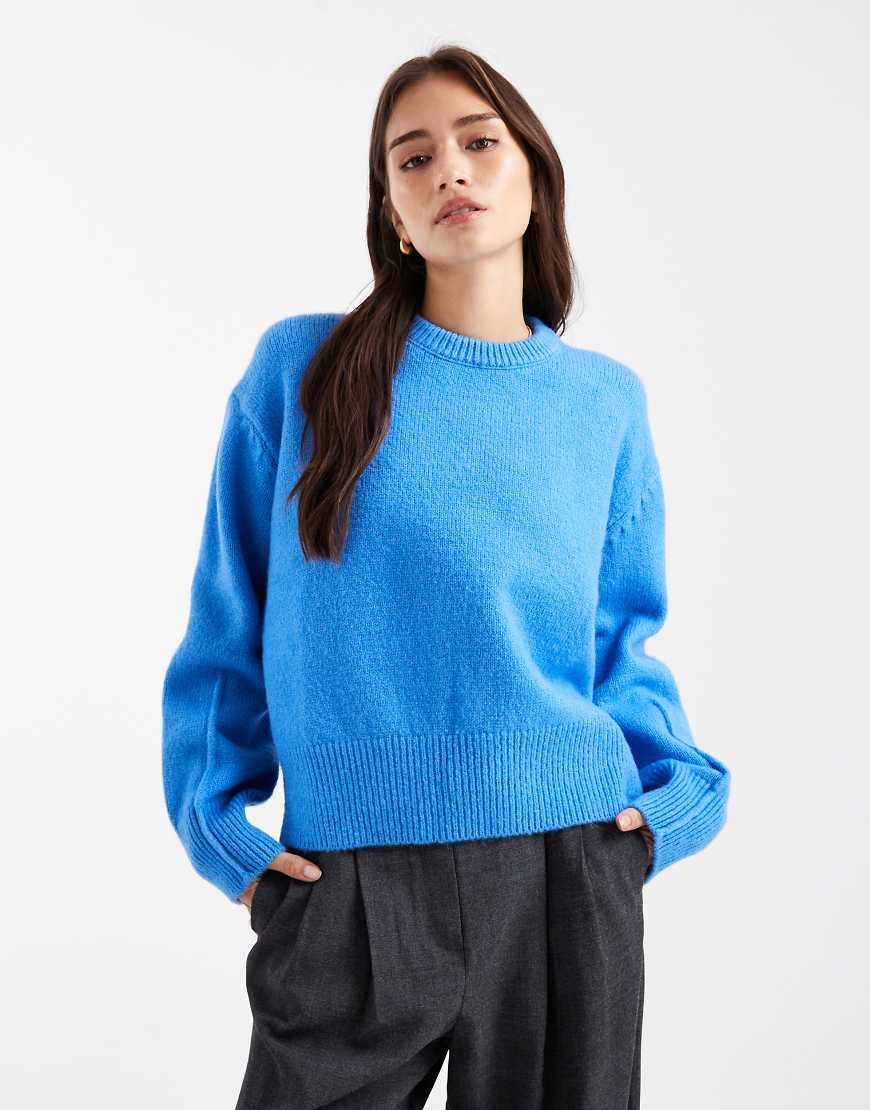 ASOS DESIGN - Kastiger Pullover in Hellblau mit Rundhalsausschnitt und Seitenschlitz ASOS DESIGN - Kastiger Pullover in Hellblau mit Rundhalsausschnitt und Seitenschlitz von ASOS DESIGN