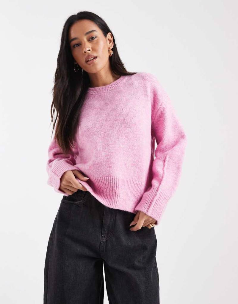 ASOS DESIGN - Kastiger Pullover in Rosa mit Rundhalsausschnitt und Seitenschlitz von ASOS DESIGN