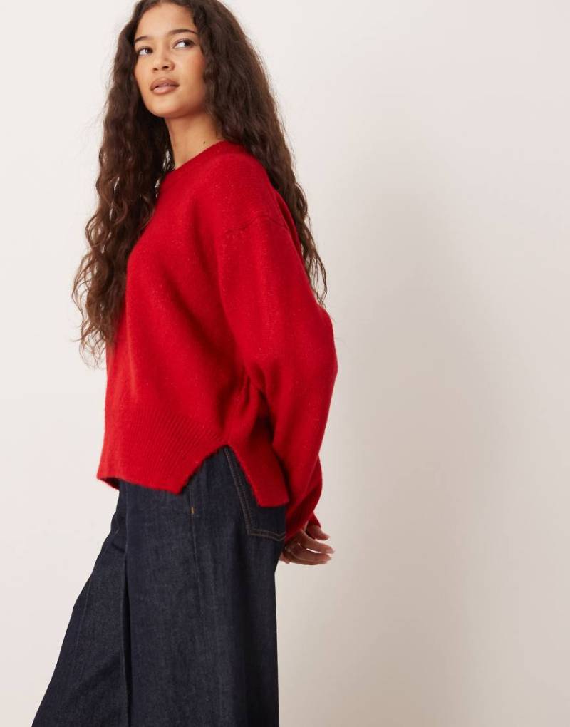 ASOS DESIGN - Kastiger Pullover in Rot mit Rundhalsausschnitt und Seitenschlitz von ASOS DESIGN