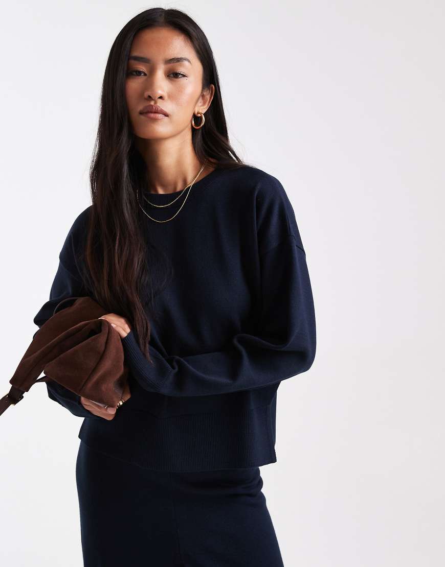ASOS DESIGN - Kastiger Pullover in strukturiertem Marineblau mit Rundhalsausschnitt und Seitenschlitz, Kombiteil von ASOS DESIGN