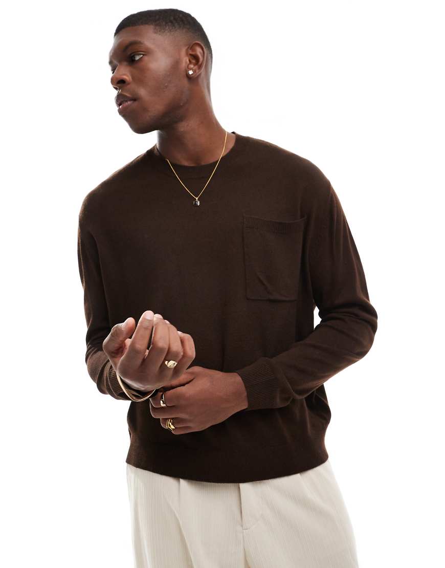 ASOS DESIGN - Kastiger Strickpullover in Braun mit Oversize-Passform und Tasche vorne von ASOS DESIGN