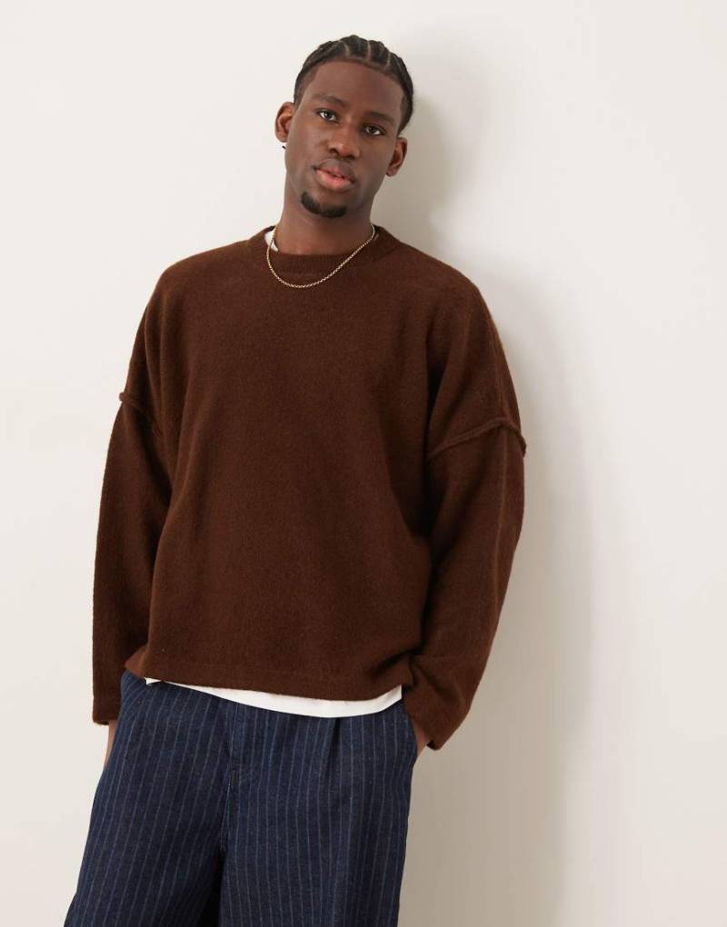 ASOS DESIGN - Kastiger Strickpullover in Braun mit extremer Oversize-Passform von ASOS DESIGN