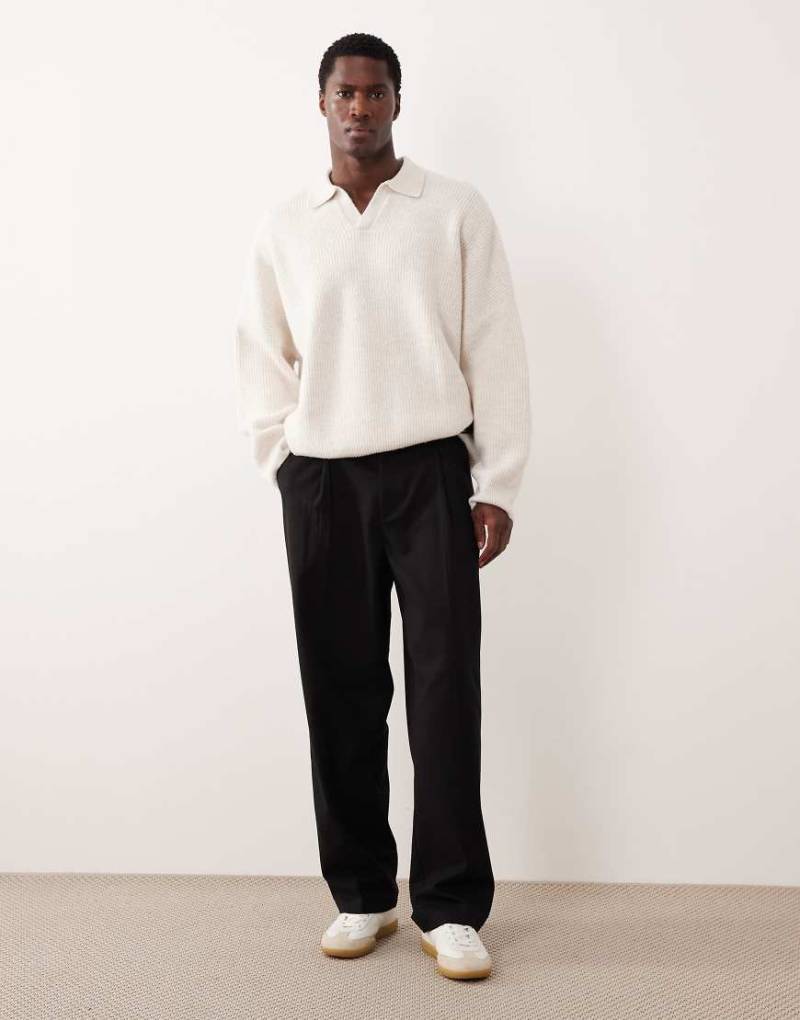 ASOS DESIGN - Kastiger Strickpullover in Ecru mit Patentmuster, Super-Oversize-Schnitt und eingekerbtem Ausschnitt-Weiß von ASOS DESIGN