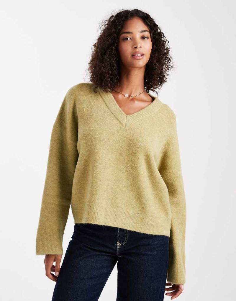 ASOS DESIGN - Kastiger Strickpullover in Pistaziengrün mit V-Ausschnitt von ASOS DESIGN