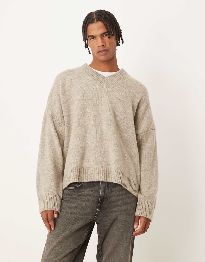 ASOS DESIGN - Kastiger Strickpullover in Taupe mit extremer Oversize-Passform und V-Ausschnitt-Brown ASOS DESIGN - Kastiger Strickpullover in Taupe mit extremer Oversize-Passform und V-Ausschnitt-Brown von ASOS DESIGN
