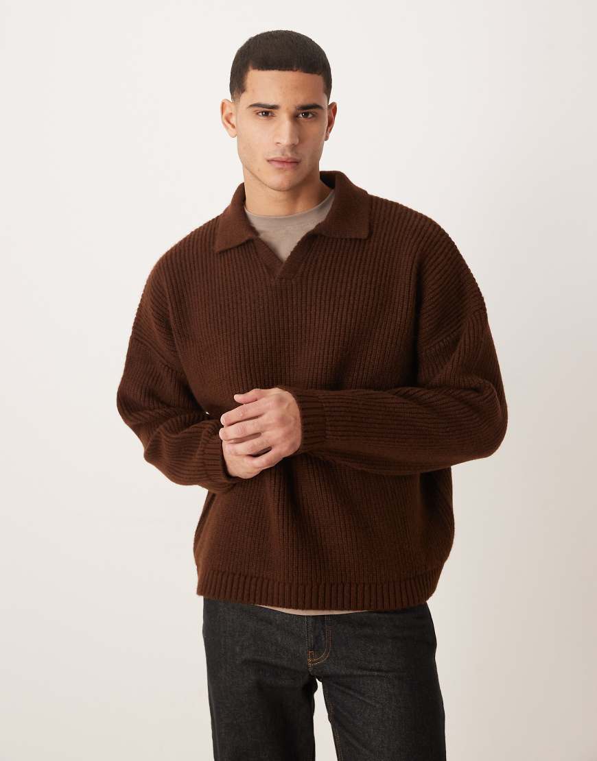 ASOS DESIGN - Kastiger Super-Oversize-Strickpullover in Braun mit Patentmuster und eingekerbtem Ausschnitt-Brown von ASOS DESIGN