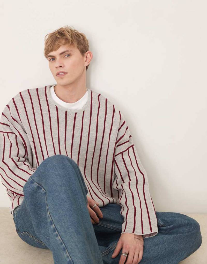 ASOS DESIGN - Kastiger Super-Oversize-Strickpullover in Hellgrau gestreift mit Rundhalsausschnitt-Neutral von ASOS DESIGN