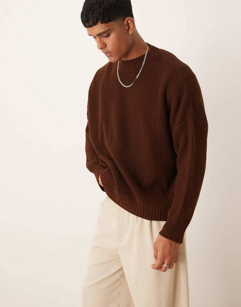 ASOS DESIGN - Kastiger Super-Oversize-Strickpullover in geripptem Braun von ASOS DESIGN