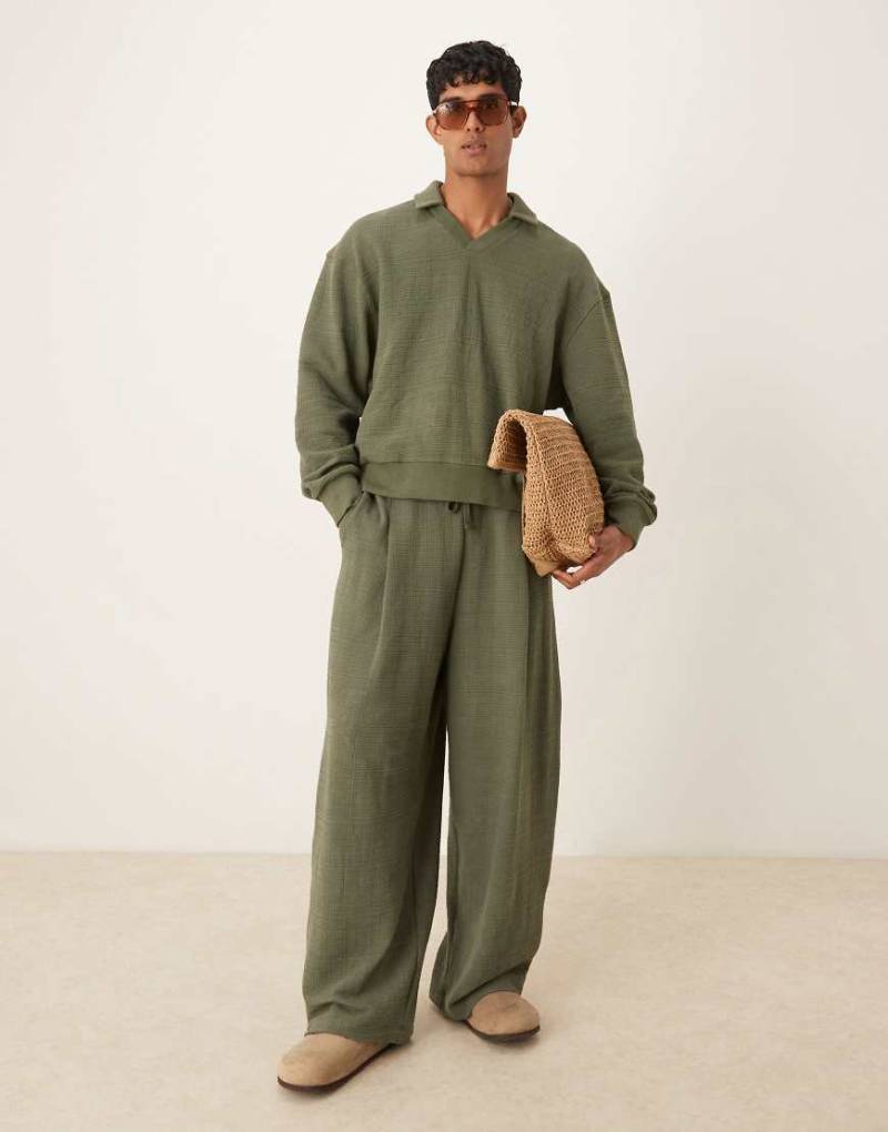 ASOS DESIGN - Kastiges, elegantes Polo-Sweatshirt mit lockerer Passform in khakifarbener Leinenoptik-Grün von ASOS DESIGN