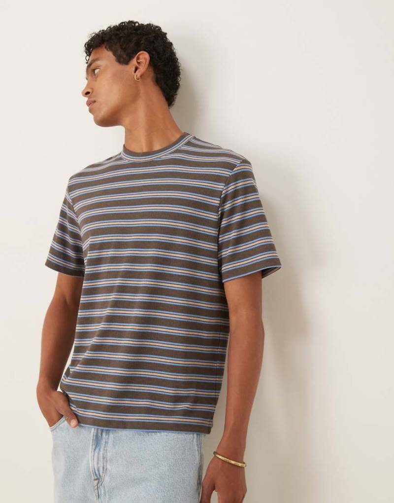 ASOS DESIGN - Kastiges, geripptes T-Shirt in Braun und Blau gestreift-Bunt von ASOS DESIGN