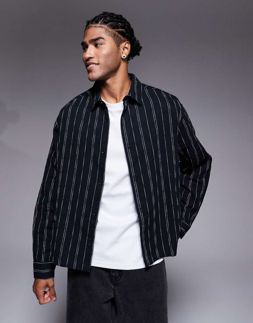 ASOS DESIGN - Kastiges, gestreiftes Oversize-Hemd in Schwarz von ASOS DESIGN