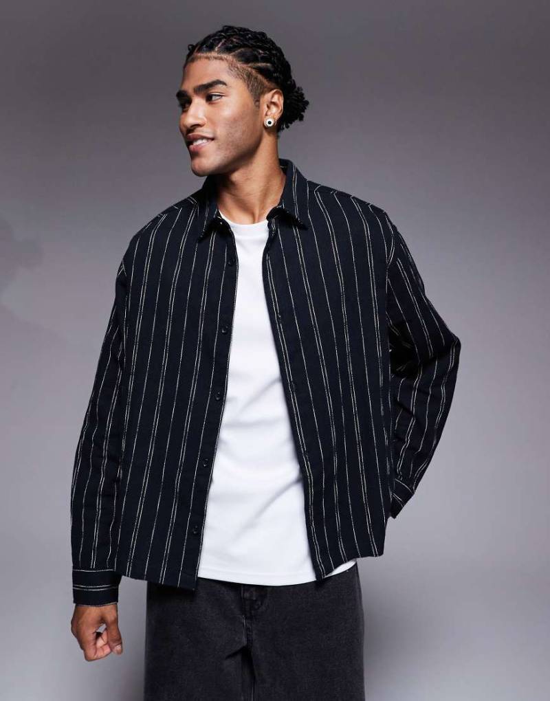 ASOS DESIGN - Kastiges, gestreiftes Oversize-Hemd in Schwarz von ASOS DESIGN