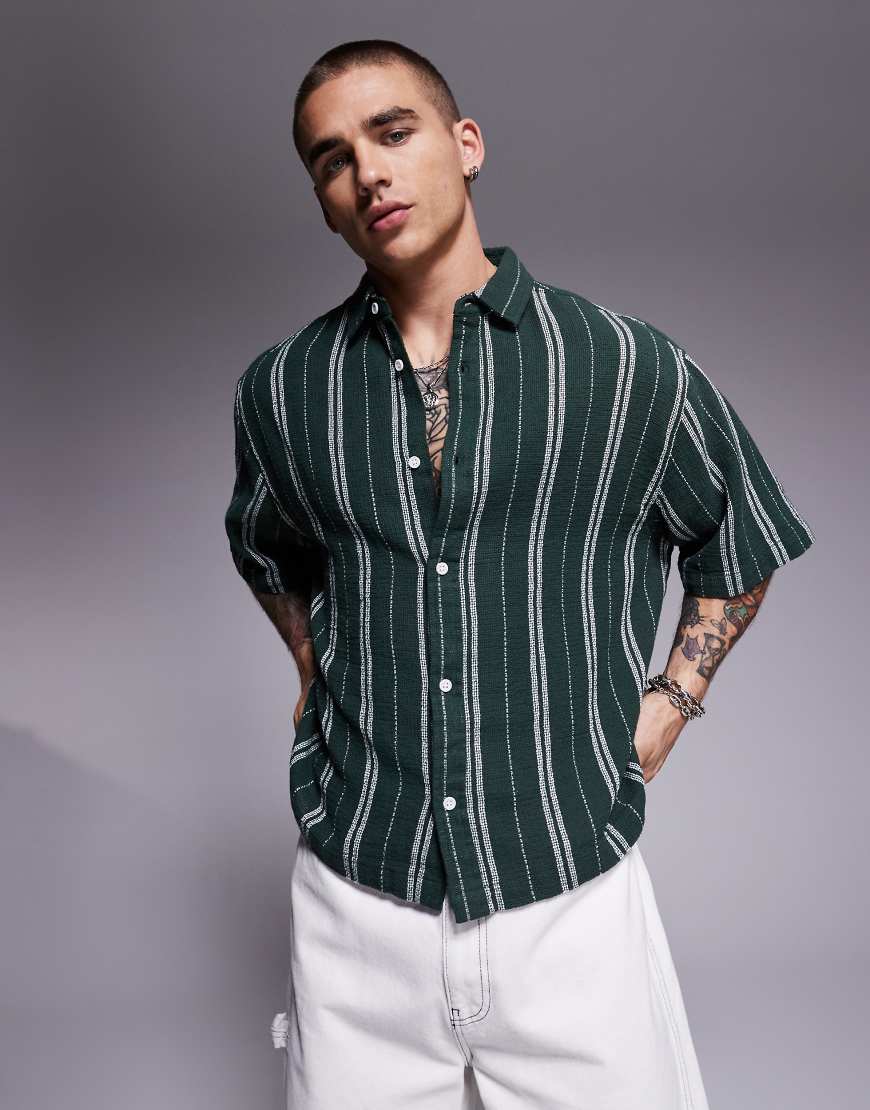 ASOS DESIGN - Kastiges, gestreiftes Oversize-Hemd in Weiß und Grün von ASOS DESIGN