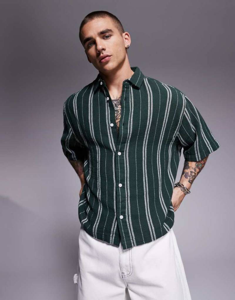ASOS DESIGN - Kastiges, gestreiftes Oversize-Hemd in Weiß und Grün von ASOS DESIGN