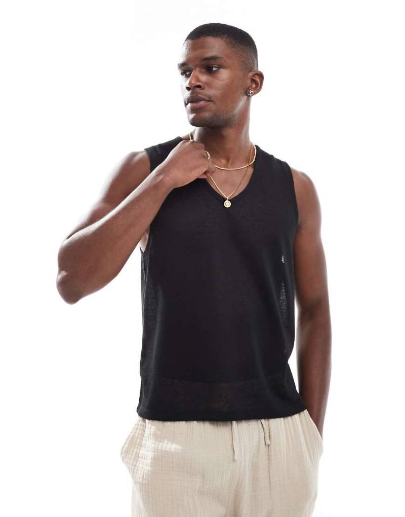 ASOS DESIGN - Kastiges, körperbetontes Tanktop in Schwarz mit Struktur und V-Ausschnitt von ASOS DESIGN