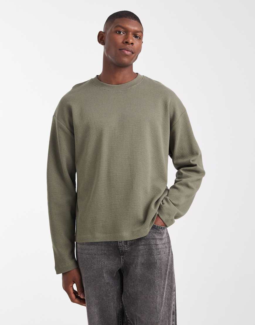 ASOS DESIGN - Kastiges, langärmliges Oversize-Shirt in Khaki mit Waffelstruktur-Grün von ASOS DESIGN