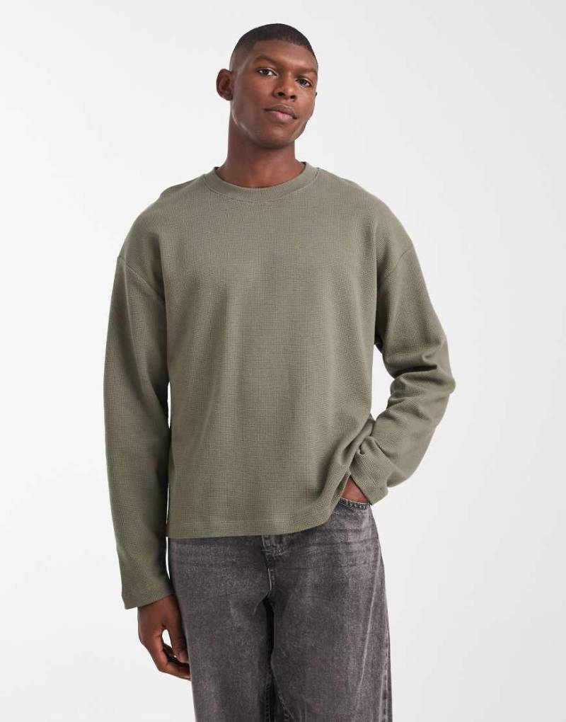 ASOS DESIGN - Kastiges, langärmliges Oversize-Shirt in Khaki mit Waffelstruktur-Grün von ASOS DESIGN