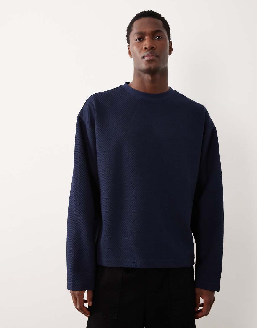 ASOS DESIGN - Kastiges, langärmliges Oversize-T-Shirt aus schwerem Material in strukturiertem Marineblau von ASOS DESIGN