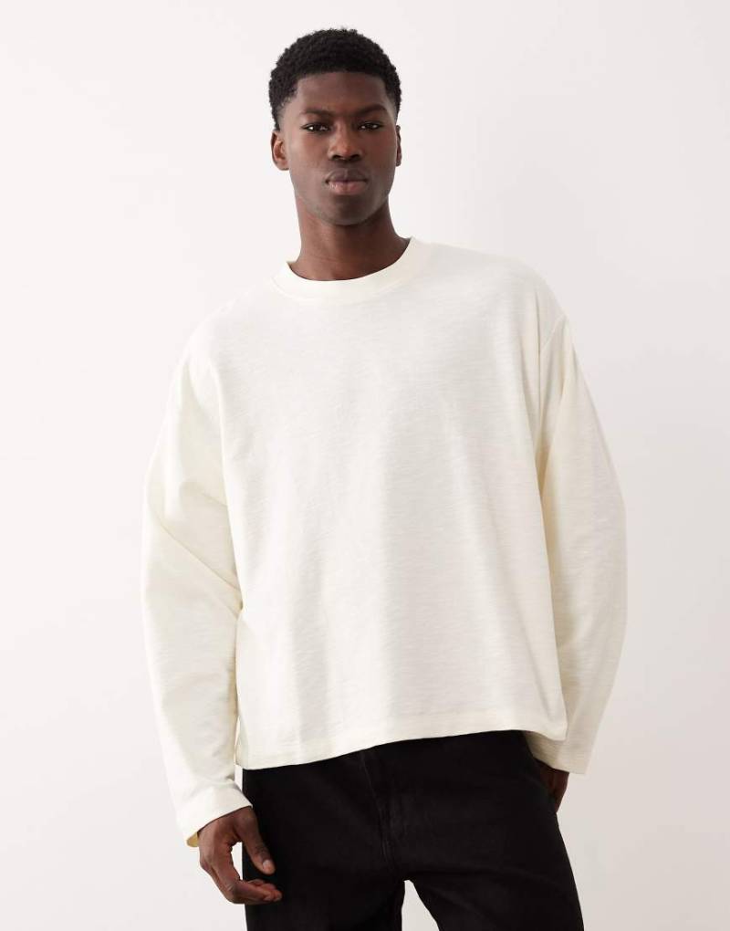 ASOS DESIGN - Kastiges, langärmliges Oversize-T-Shirt in Cremeweiß mit Struktur ASOS DESIGN - Kastiges, langärmliges Oversize-T-Shirt in Cremeweiß mit Struktur von ASOS DESIGN