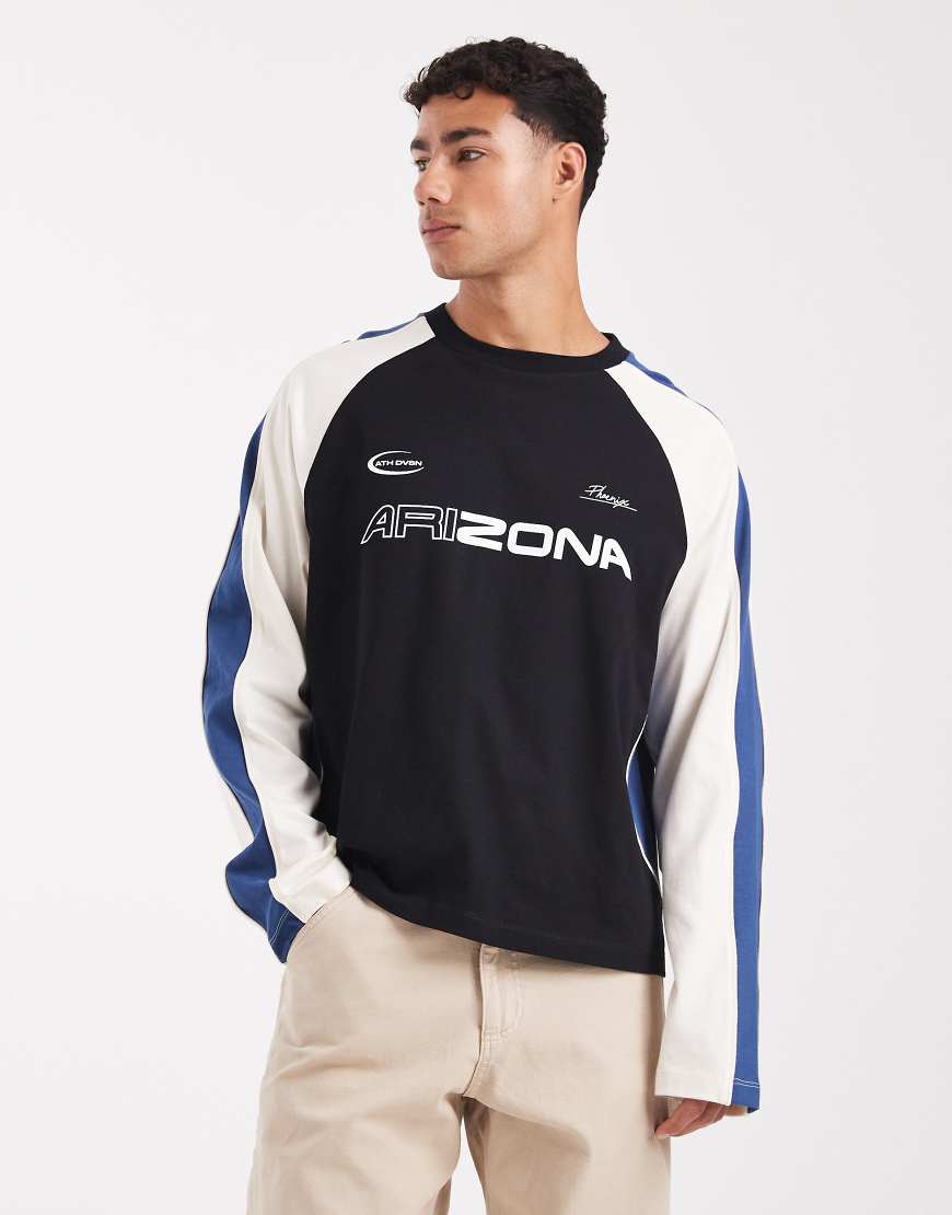 ASOS DESIGN - Kastiges, langärmliges Oversize-T-Shirt in Schwarz mit abgenähten Einsätzen und Sport-Grafikprints-Bunt von ASOS DESIGN