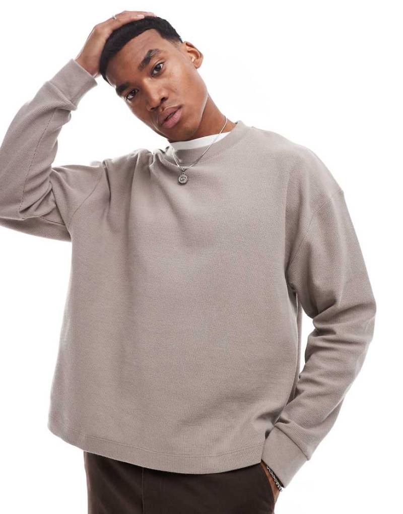 ASOS DESIGN - Kastiges, langärmliges Oversize-T-Shirt in Steingrau mit Waffelstruktur-Neutral von ASOS DESIGN