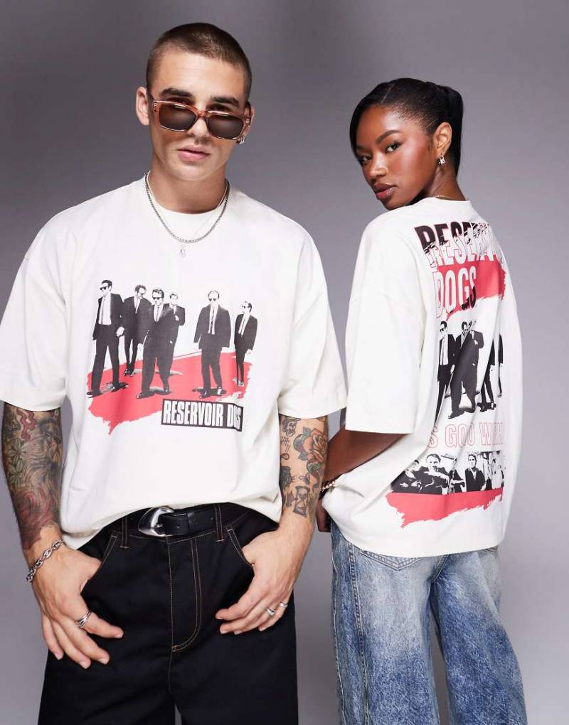 ASOS DESIGN - Kastiges, lizenziertes Unisex-T-Shirt in Weiß mit „Reservoir Dogs"-Prints und Oversize-Schnitt von ASOS DESIGN