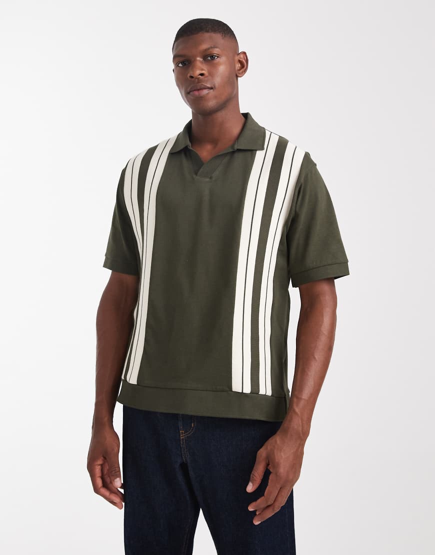 ASOS DESIGN - Kastiges, locker geschnittenes Polohemd aus schwerem Stoff in Khaki mit Einsätzen-Grün von ASOS DESIGN