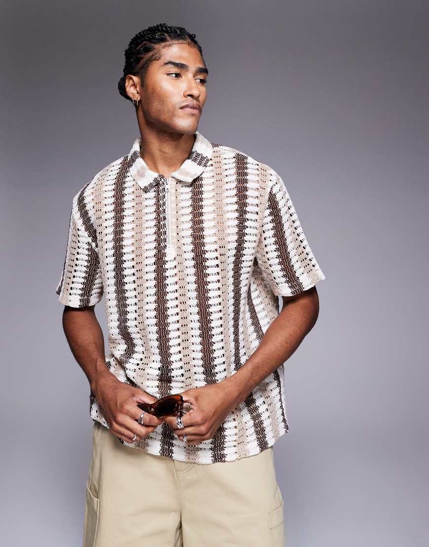 ASOS DESIGN - Kastiges, locker geschnittenes Polohemd mit Häkeldesign mit neutralem Streifenmuster-Bunt ASOS DESIGN - Kastiges, locker geschnittenes Polohemd mit Häkeldesign mit neutralem Streifenmuster-Bunt von ASOS DESIGN