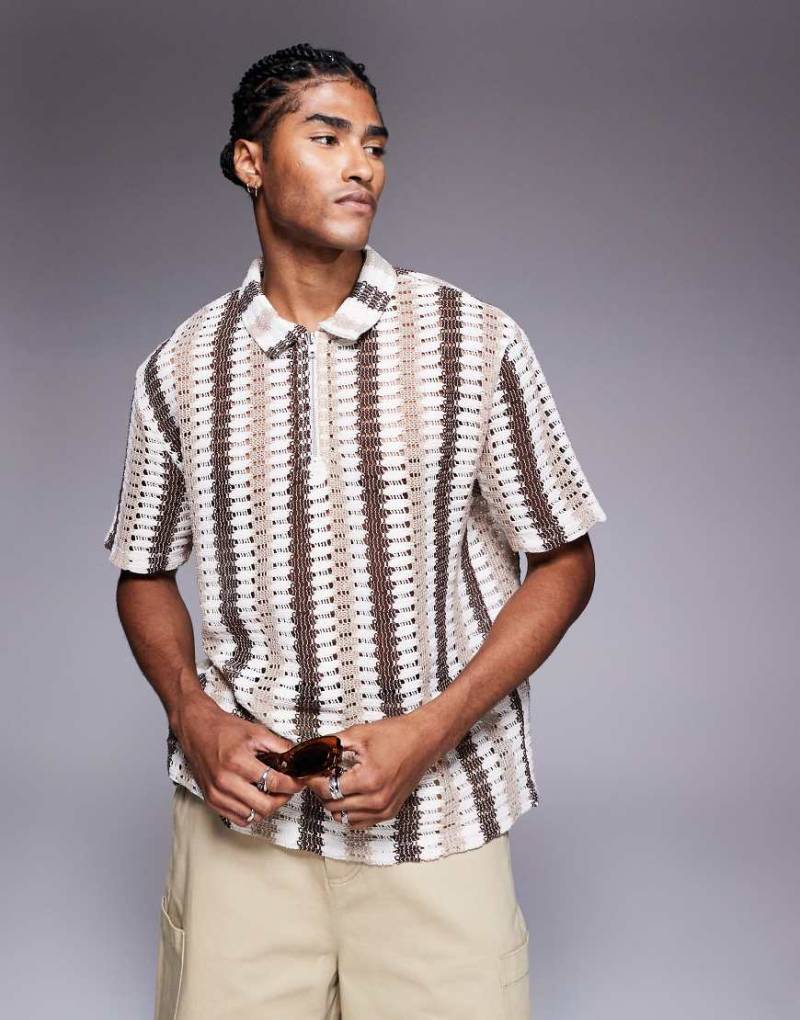 ASOS DESIGN - Kastiges, locker geschnittenes Polohemd mit Häkeldesign mit neutralem Streifenmuster-Bunt von ASOS DESIGN
