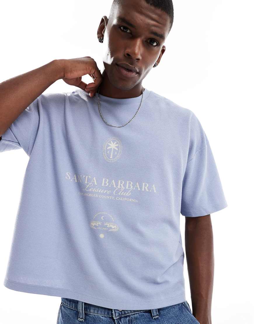 ASOS DESIGN - Kastiges, schweres Oversize-T-Shirt in Blau mit City-Grafik, überschnittener Schulter und Waffelstruktur von ASOS DESIGN