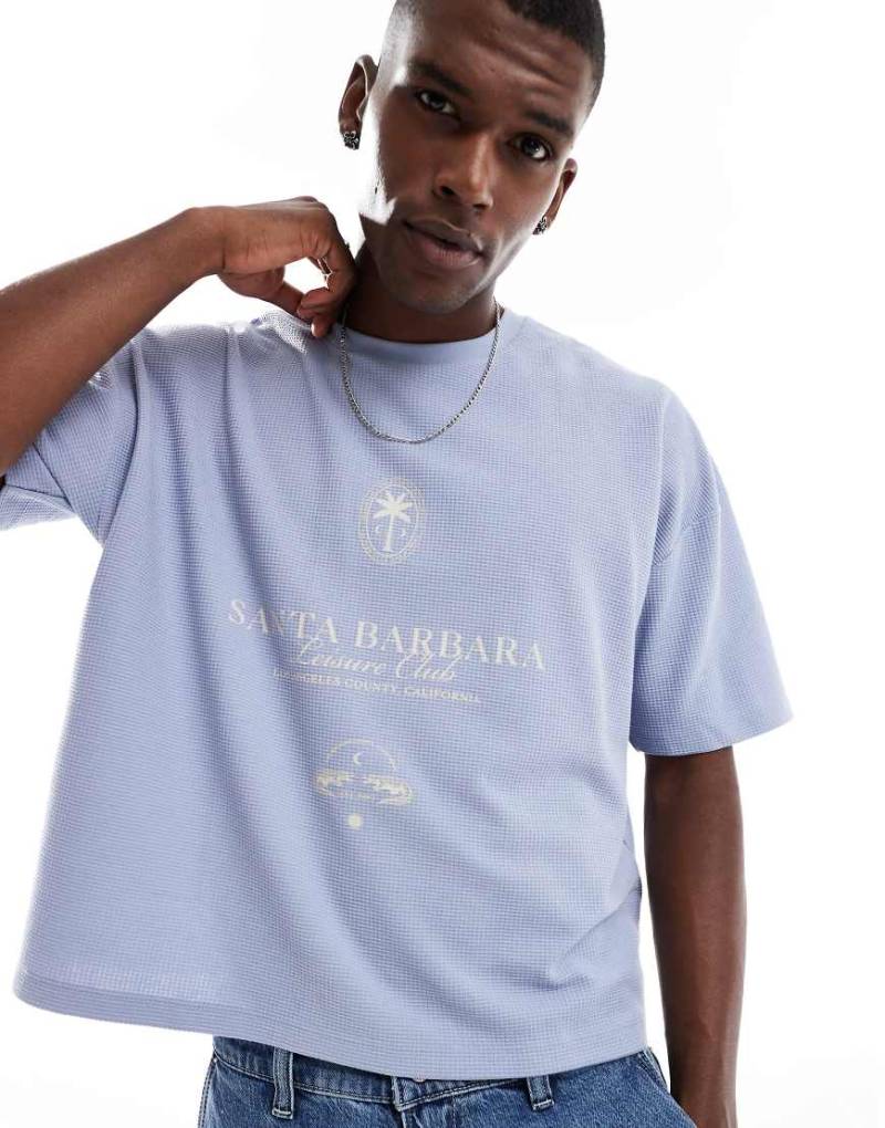 ASOS DESIGN - Kastiges, schweres Oversize-T-Shirt in Blau mit City-Grafik, überschnittener Schulter und Waffelstruktur von ASOS DESIGN
