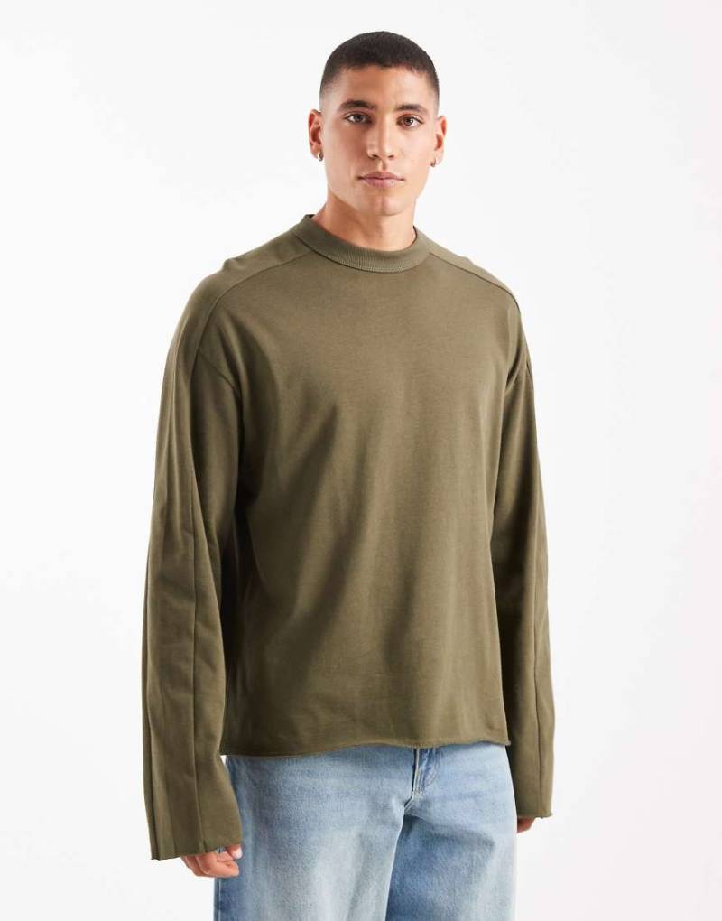 ASOS DESIGN - Kastiges, langärmliges Oversize-T-Shirt aus schwerem Stoff in Khaki mit tiefen Armlöchern-Grün von ASOS DESIGN