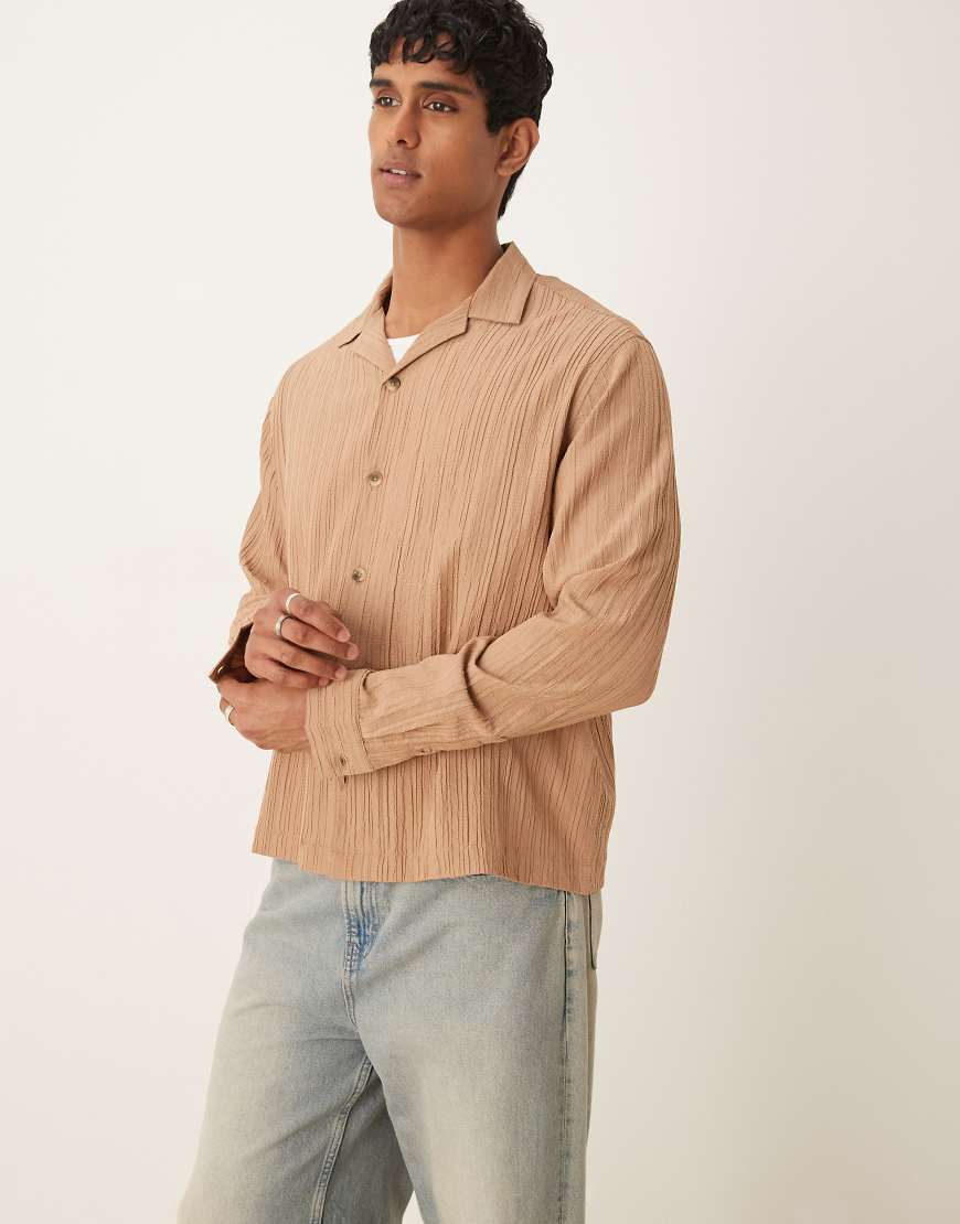 ASOS DESIGN - Kastig und regulär geschnittenes Hemd in Beige-Braun ASOS DESIGN - Kastig und regulär geschnittenes Hemd in Beige-Braun von ASOS DESIGN