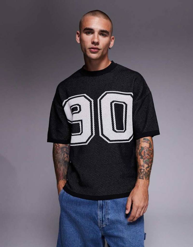 ASOS DESIGN - Kastiges Relaxed-Fit-T-Shirt in Schwarz aus Airtex-Strick mit 90-Grafik von ASOS DESIGN