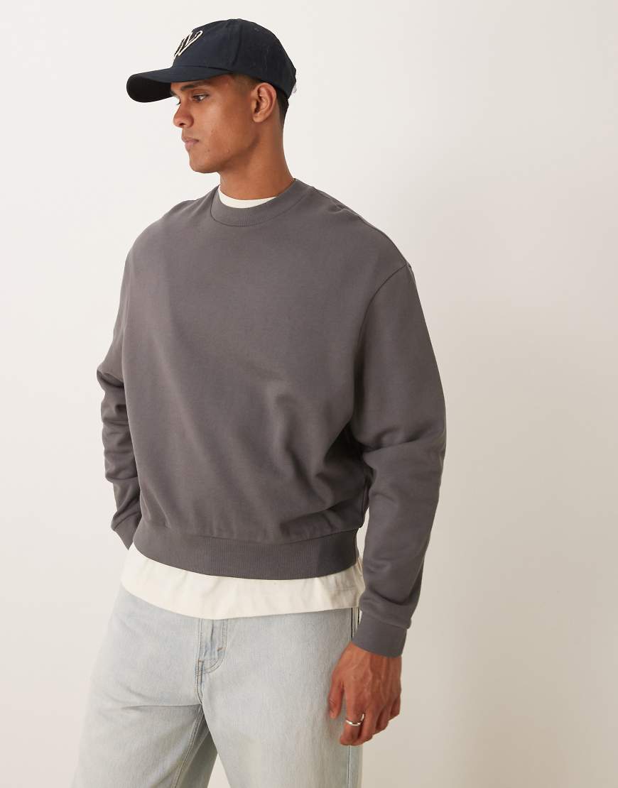 ASOS DESIGN - Kastiges Basic-Sweatshirt in Anthrazit mit Oversize-Schnitt-Grau von ASOS DESIGN