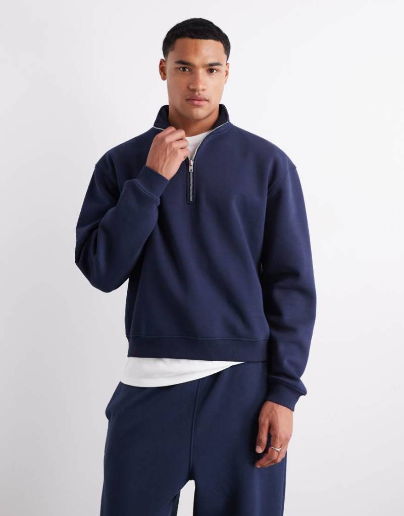 ASOS DESIGN - Essential - Boxy Fit Oversize-Sweatshirt in Marineblau mit kurzem Reißverschluss von ASOS DESIGN