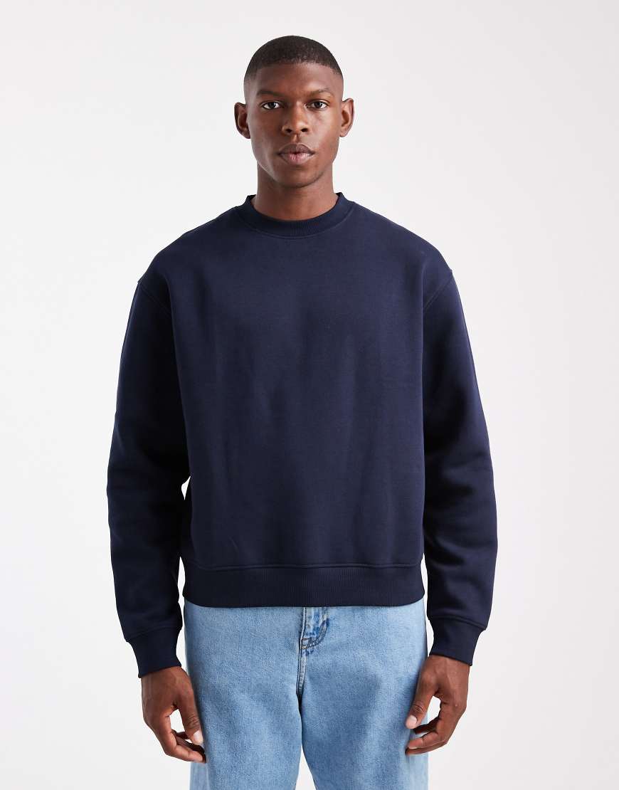 ASOS DESIGN - Kastiges Basic-Sweatshirt mit Relaxed Fit in Marineblau von ASOS DESIGN