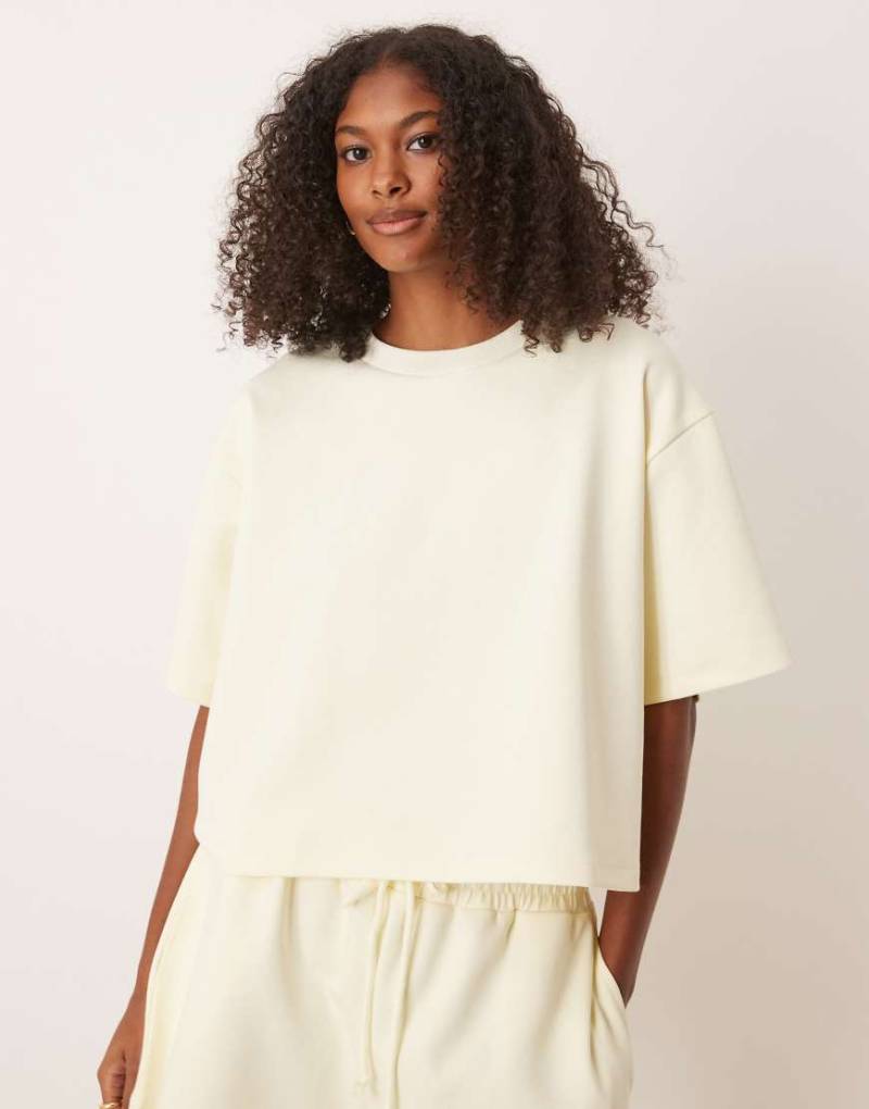 ASOS DESIGN - Kastiges Cropped T-Shirt aus Interlock-Stoff in Zironengelb, Kombiteil von ASOS DESIGN