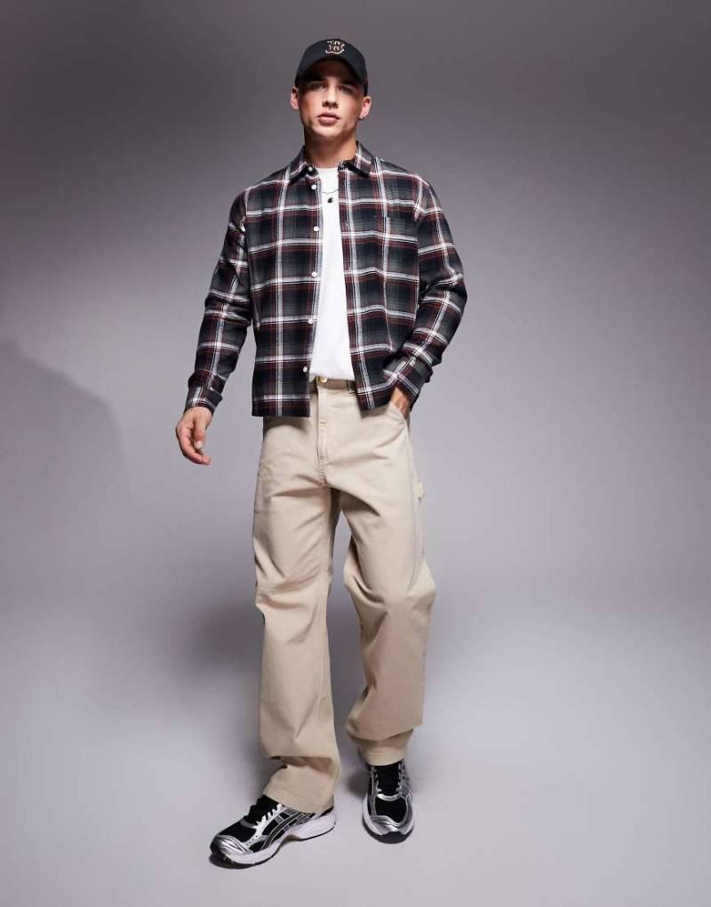 ASOS DESIGN - Kastiges Hemd in Schwarz und Rot kariert in regulärer Passform von ASOS DESIGN