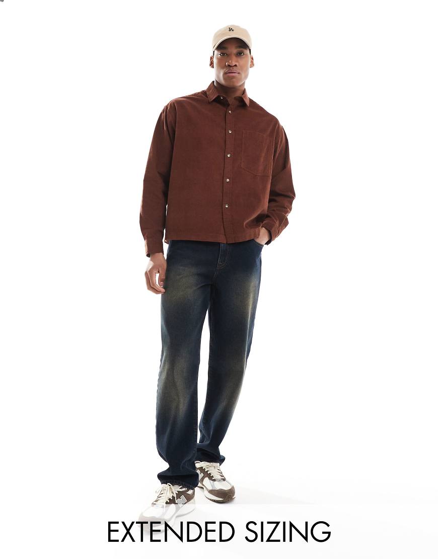 ASOS DESIGN - Kastiges Oversize-Cordhemd in Braun ASOS DESIGN - Kastiges Oversize-Cordhemd in Braun von ASOS DESIGN