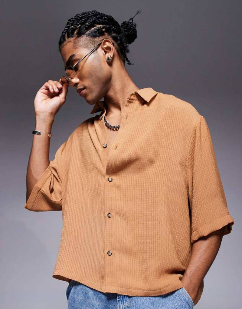 ASOS DESIGN - Kastiges Oversize-Hemd aus Häkelstoff in Beige-Rot von ASOS DESIGN