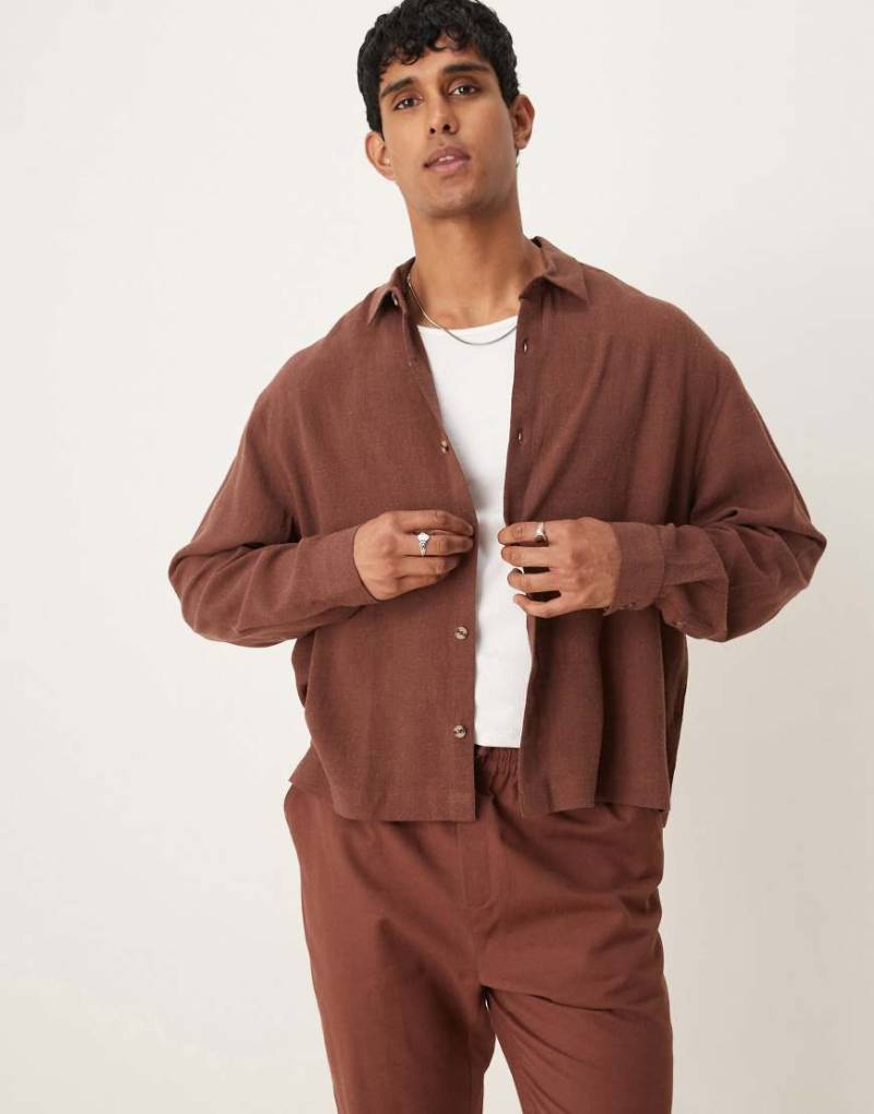 ASOS DESIGN - Kastiges Oversize-Hemd aus Leinenmix in Braun von ASOS DESIGN