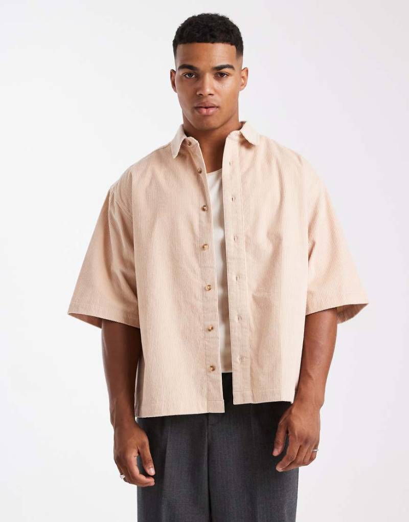ASOS DESIGN - Kastiges Oversize-Hemd in Beige aus Cord mit Aufnäher-Neutral von ASOS DESIGN