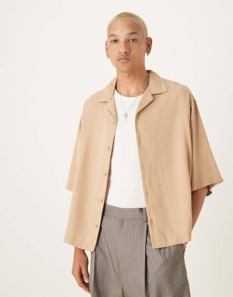 ASOS DESIGN - Hochwertiges, kastiges Oversize-Hemd in Beige mit Reverskragen-Neutral von ASOS DESIGN